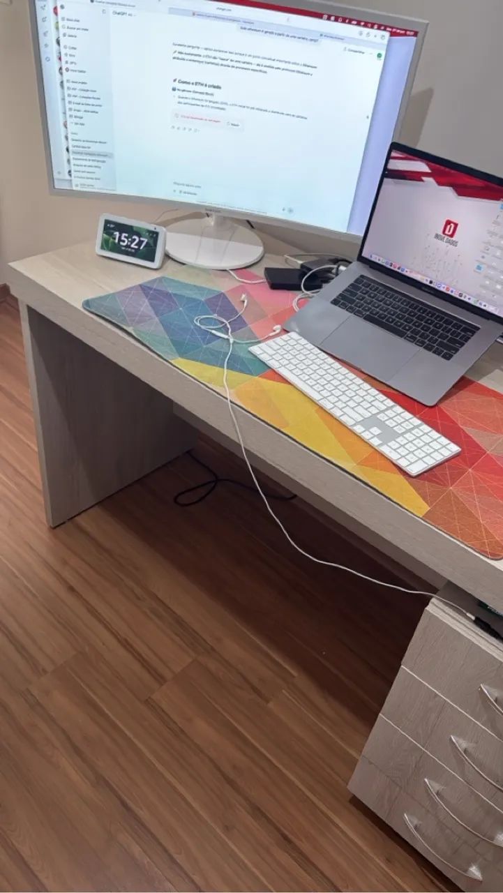 Mesa de Escritório em MDF com Gaveteiro Móvel