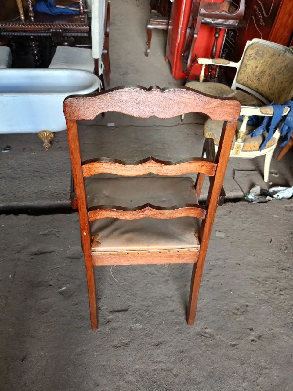 Cadeira antiga com braços  - Foto 3