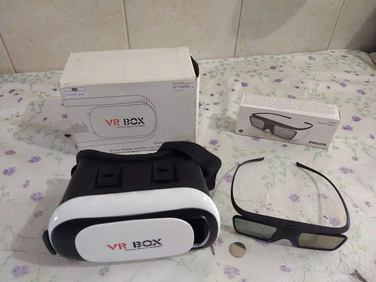 Vende-se óculos de terceira dimensão