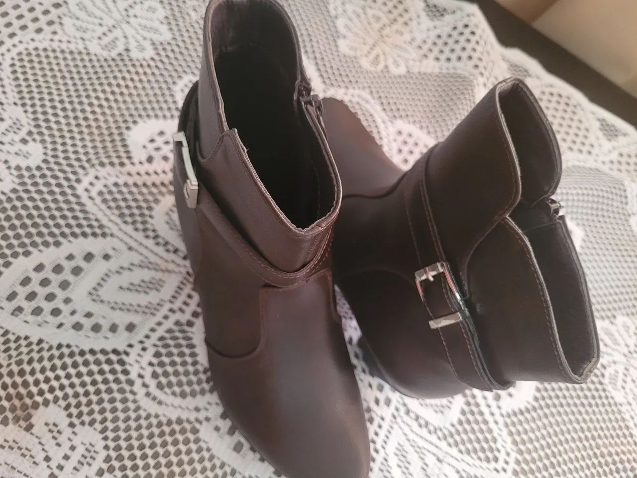 Bota cano baixo marrom  - Foto 2