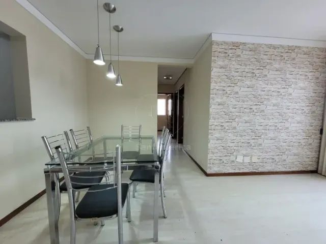 mesa de jantar com 6 cadeiras de vidro
