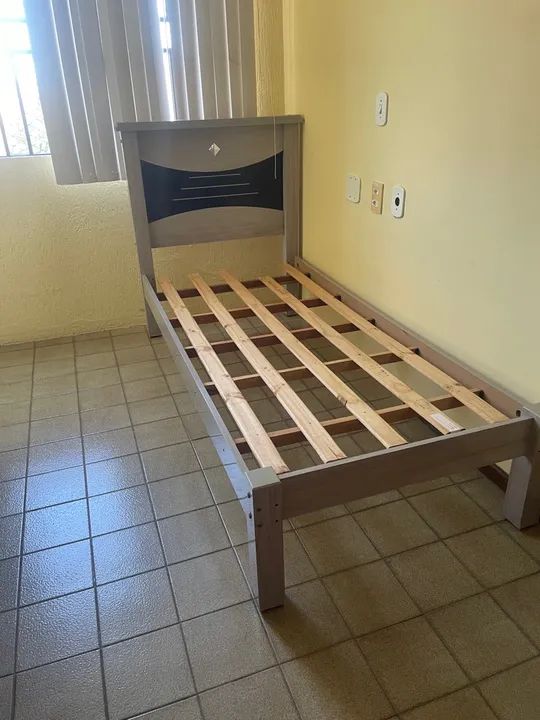 Cama de solteiro em ótimo estado + colchao espuma solteiro