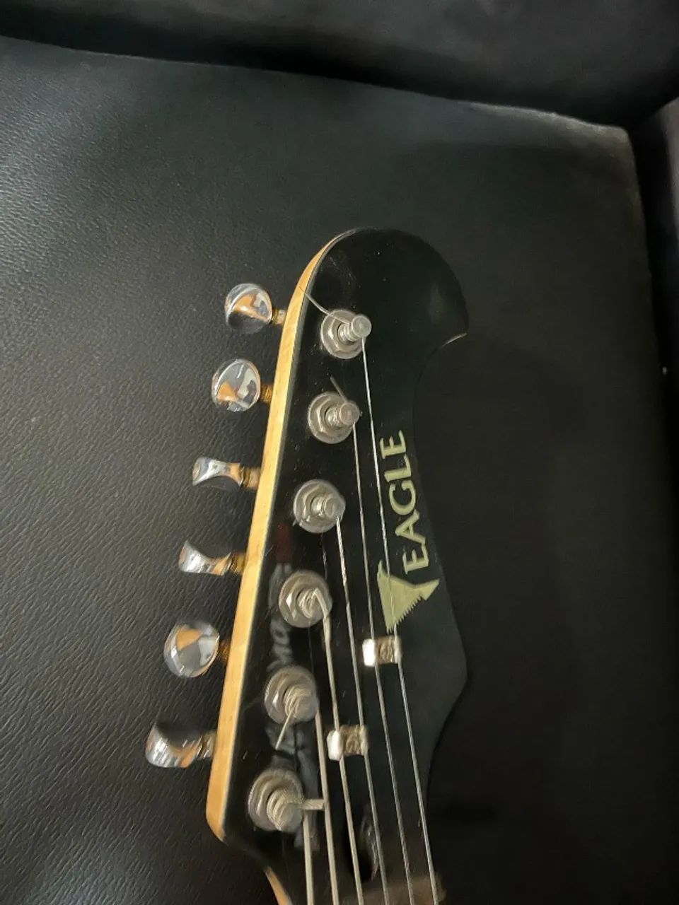 Guitarra Stratocaster Eagle preta - Foto 3