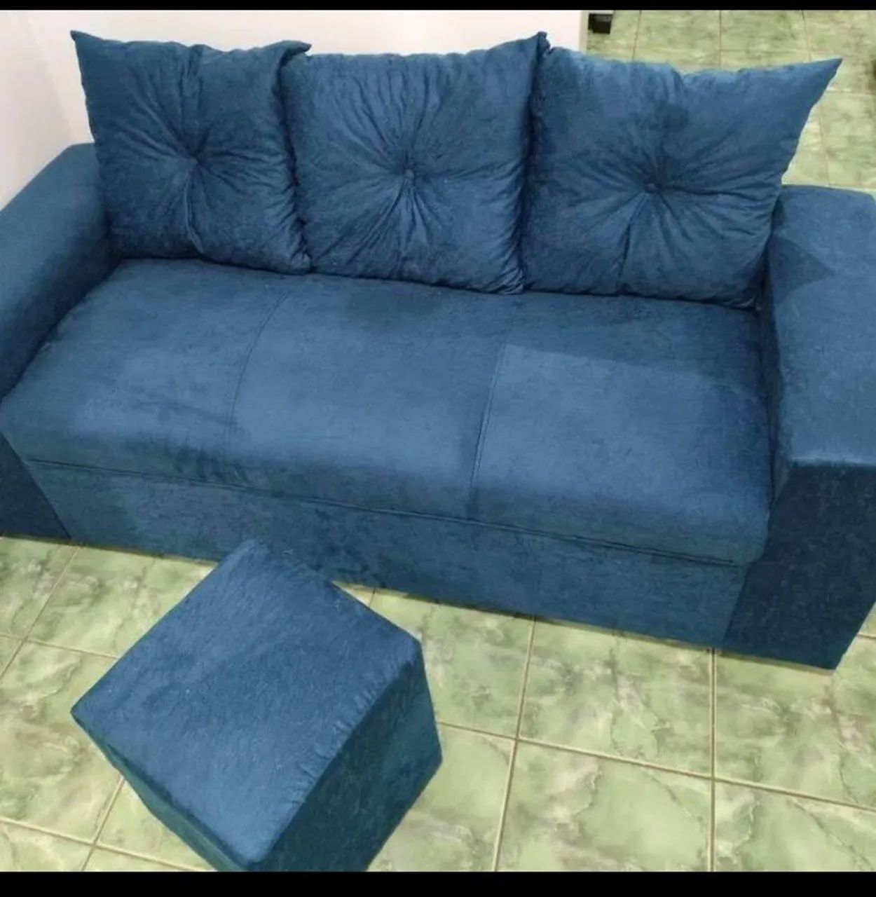 Sofa 3 lugares + 2 puffs  de fábrica  - Foto 3