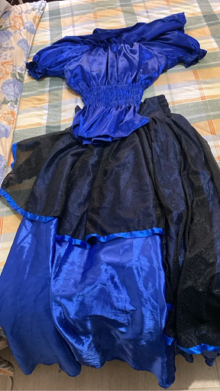 Conjunto azul e preto