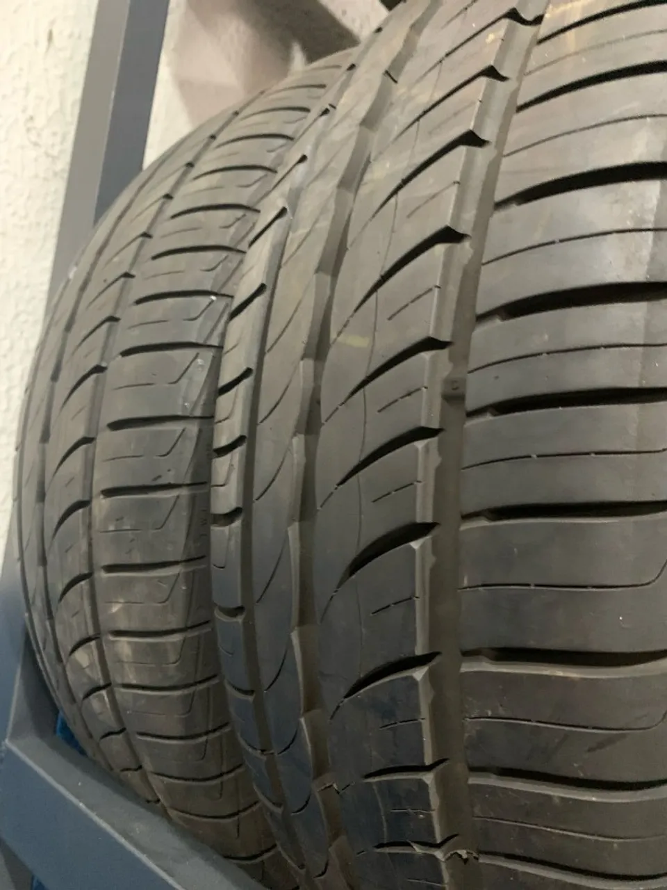Pneu Pirel p1 Cinturato 185/65/15 85 % Vida util.