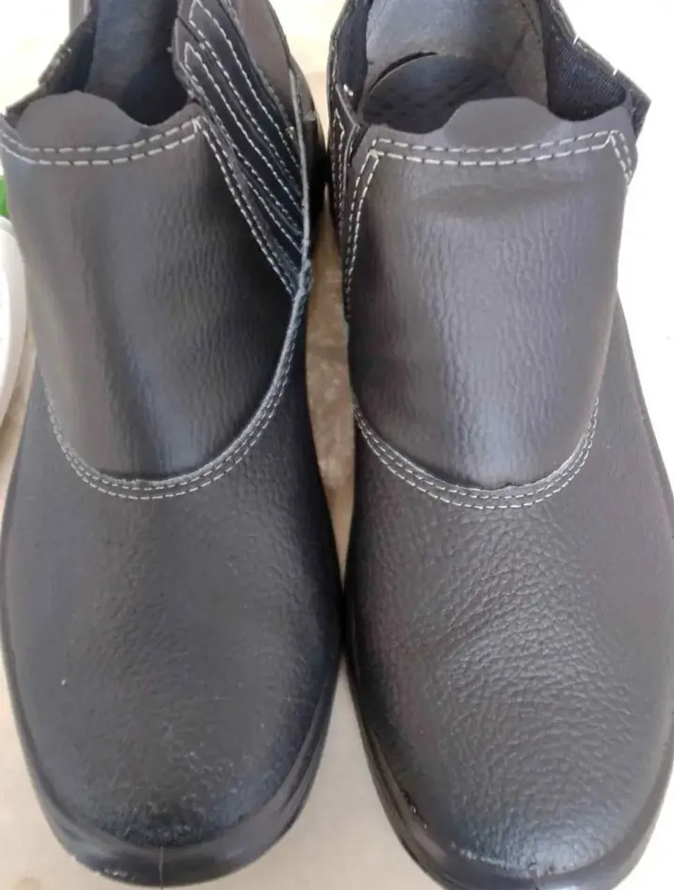 Vendo bota bico de aço 42