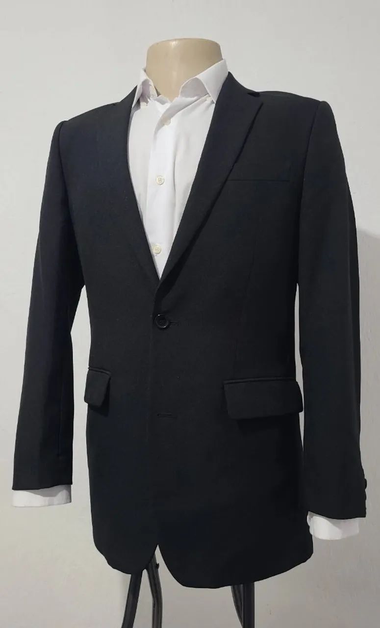 Blazer Slim Preto Nº 44, bonito, elegante, bem confortável, tecido macio, atual.  - Foto 2