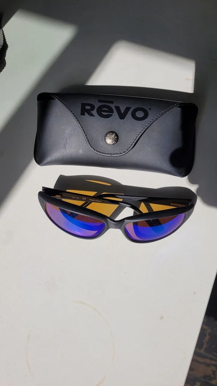 Oculos escuros Revo - Foto 4