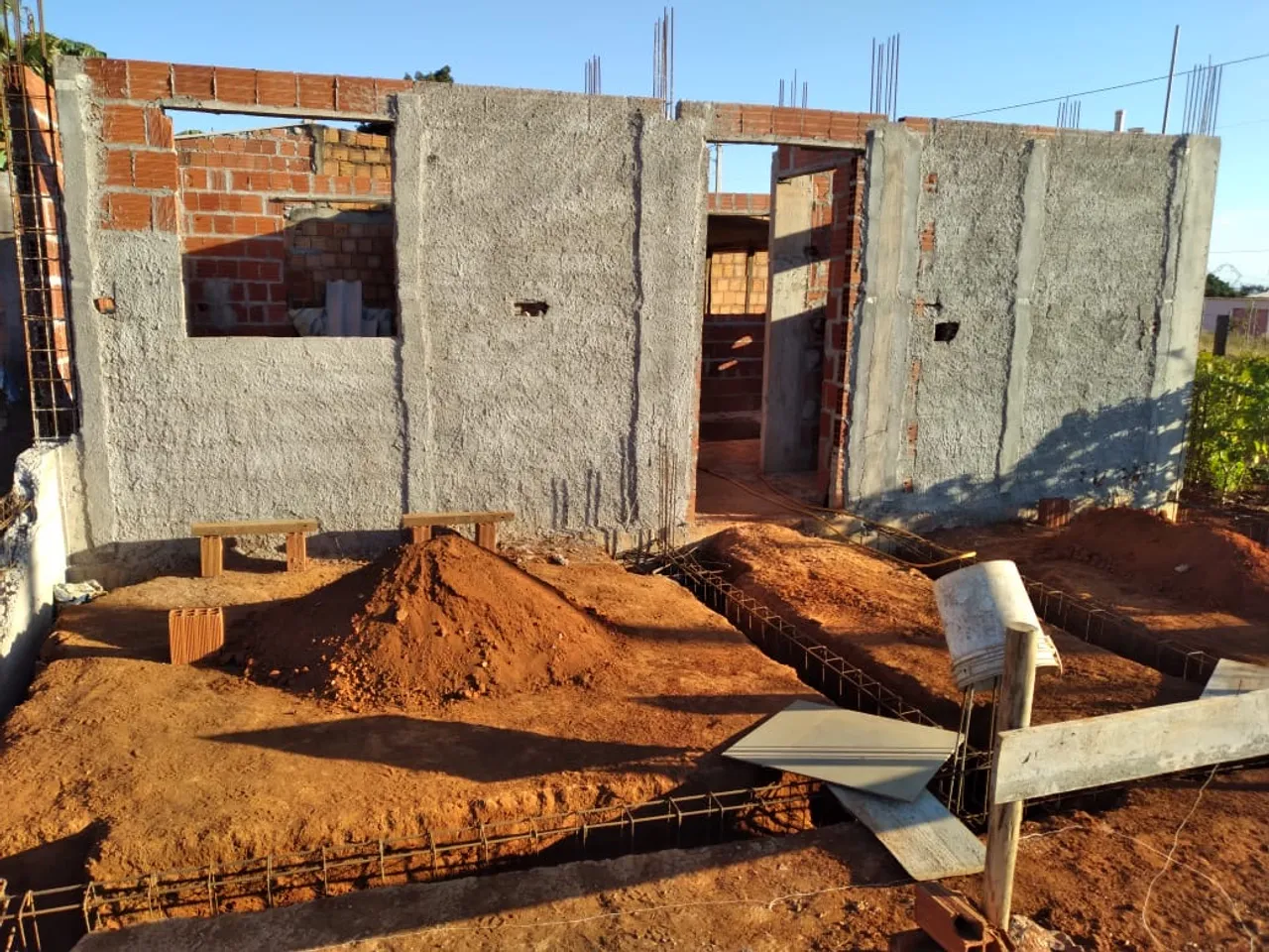 Lote de esquina 200 metros com área já construída