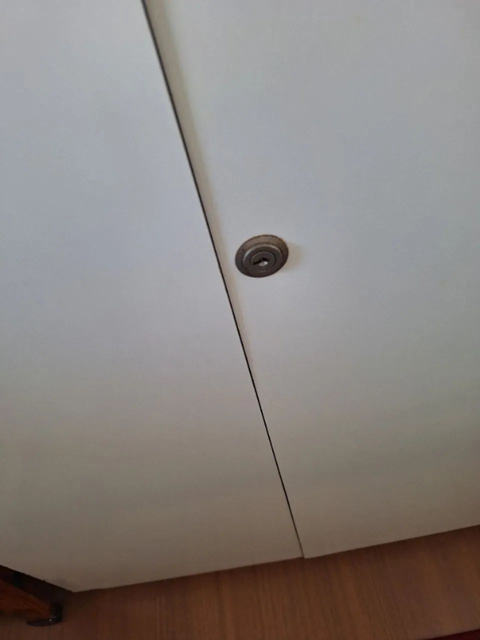 Armário branco com chave  - Foto 3