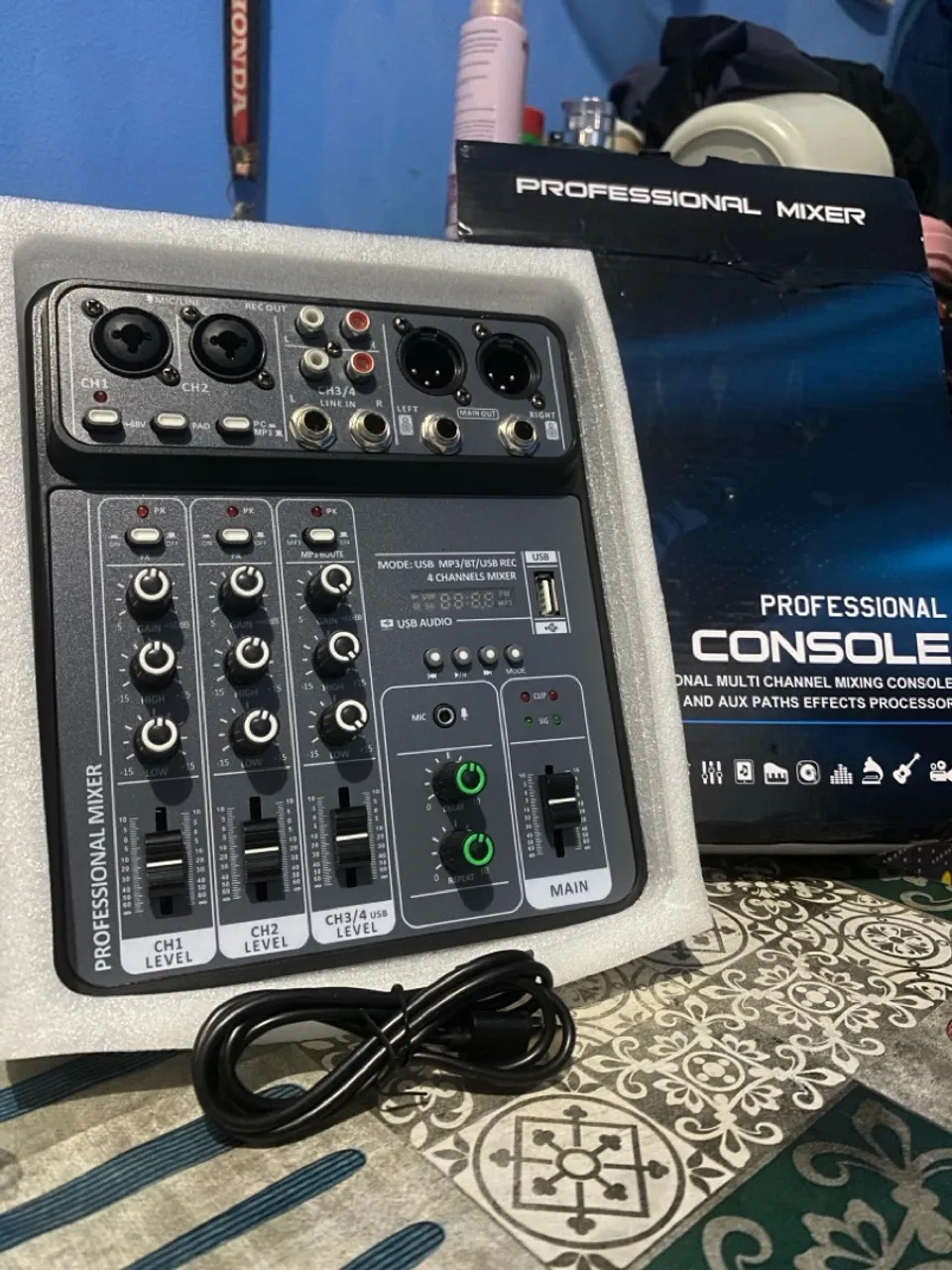 Mesa de Som Profissional 4 Canais USB/MP3/BT