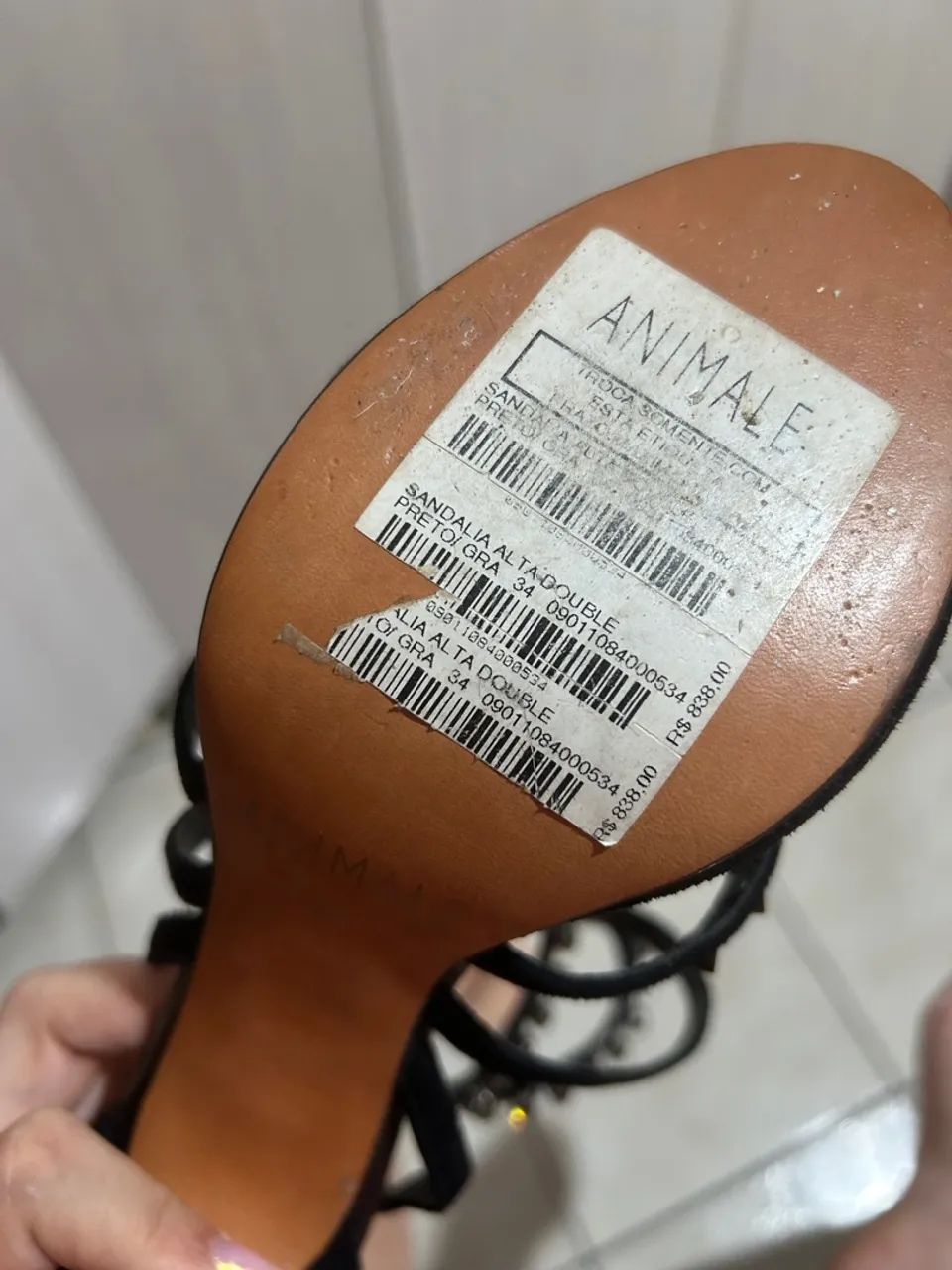 Sandália animale preta com detalhes em strass - Foto 4
