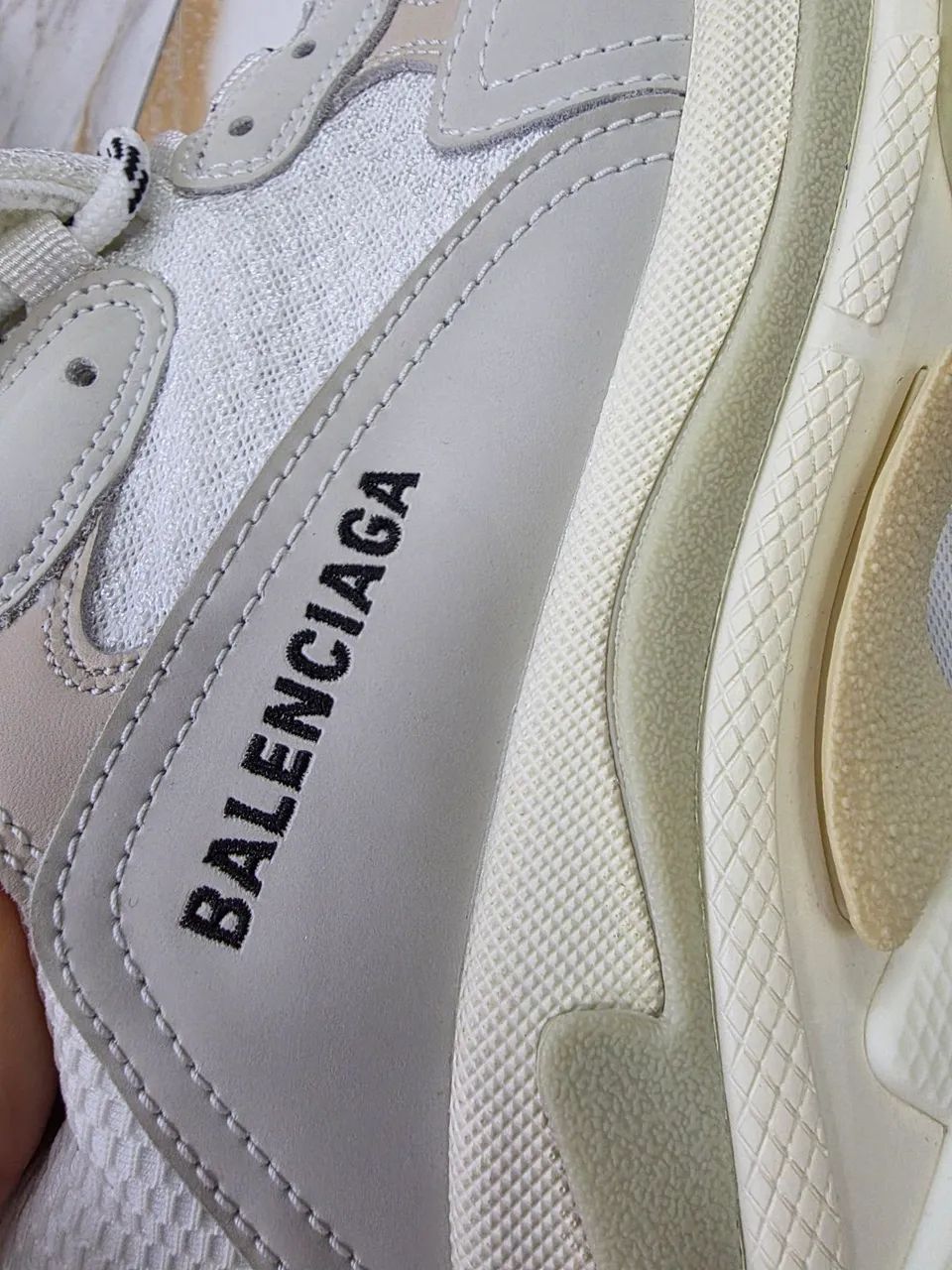 Tênis Balenciaga Triple S Branco - Foto 5