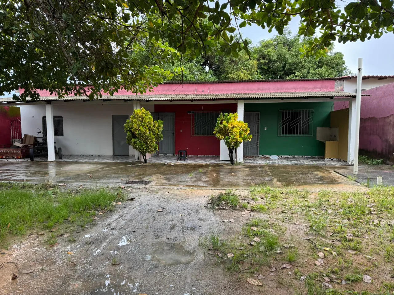 Aluga- se apartamento no Jóquei Clube.