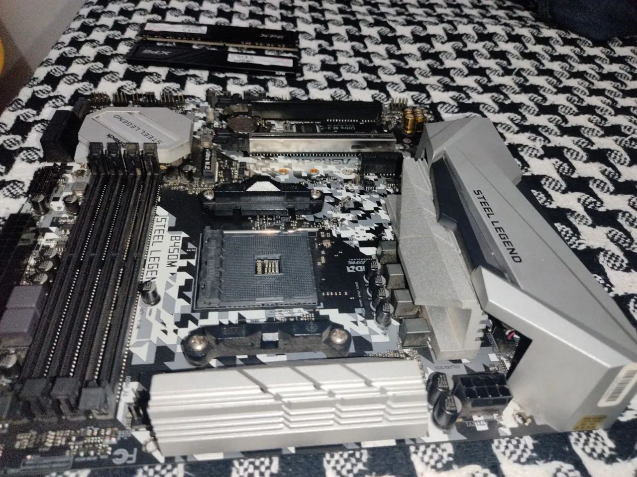 **NOVOS** Placa-Mãe ASRock B450M Steel Legend + Memórias XPG Gammix 16GB 3200mhz  - Foto 4