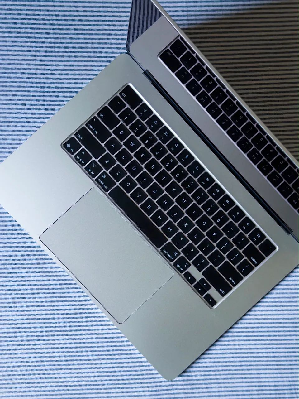 MacBook Air M4, 15 Polegadas, 512GB, Prata - Foto 3