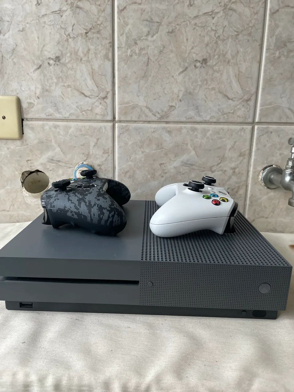 XBOX ONE S- CINZA 500GB RARO - Foto 4