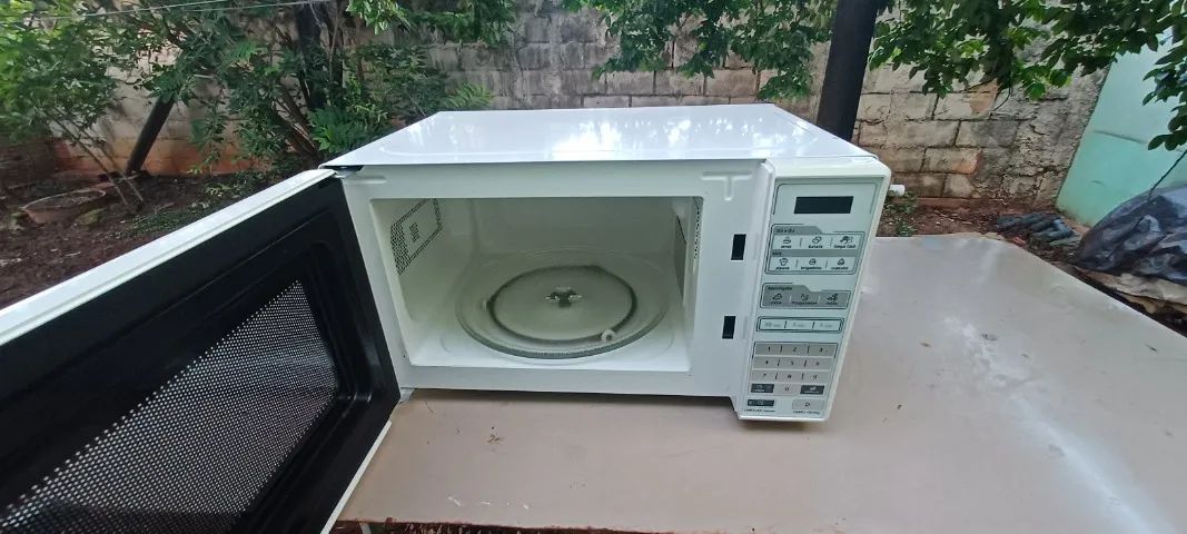 Microondas Midea 22L Funcionando perfeito - Foto 2
