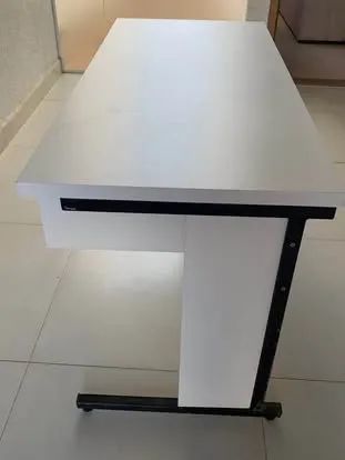 Mesa de escritório/escrivaninha em MDF 130x60 - Foto 2
