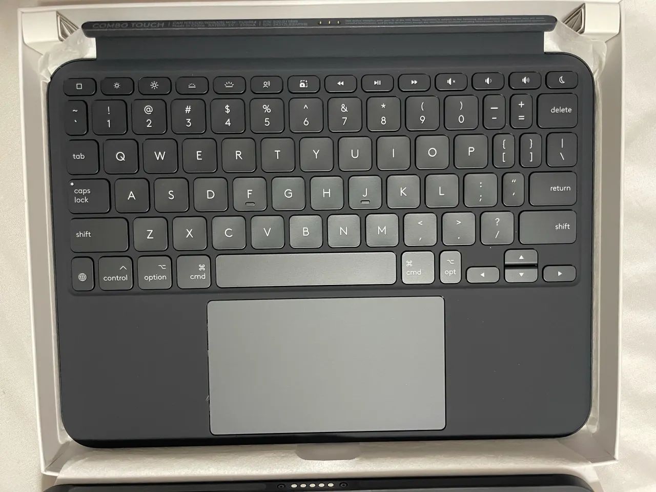 Capa teclado Logitech Combo IPad Pro M4/M5 11 polegadas - Foto 2
