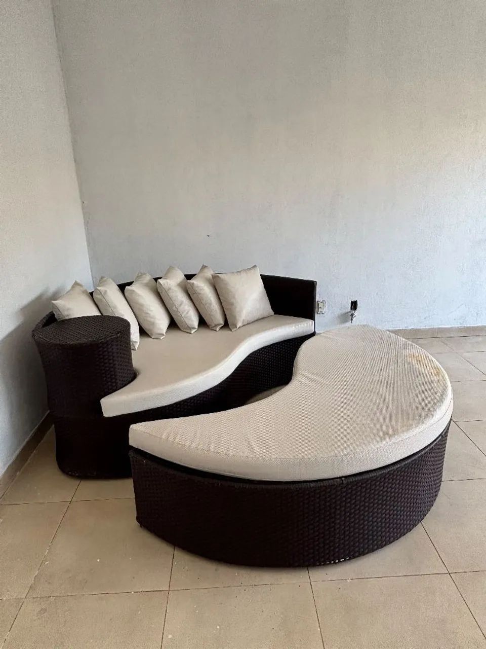 Conjunto Sofa, banquetas + Poltronas Fibra