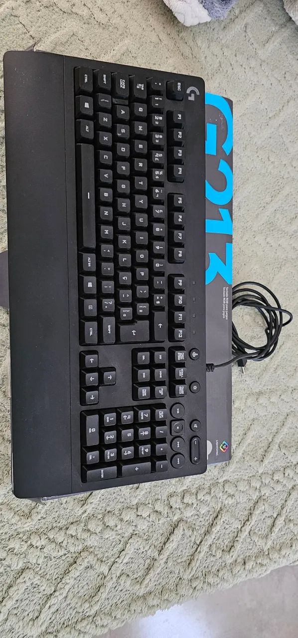Teclado Gamer Logitech G213 - Foto 2