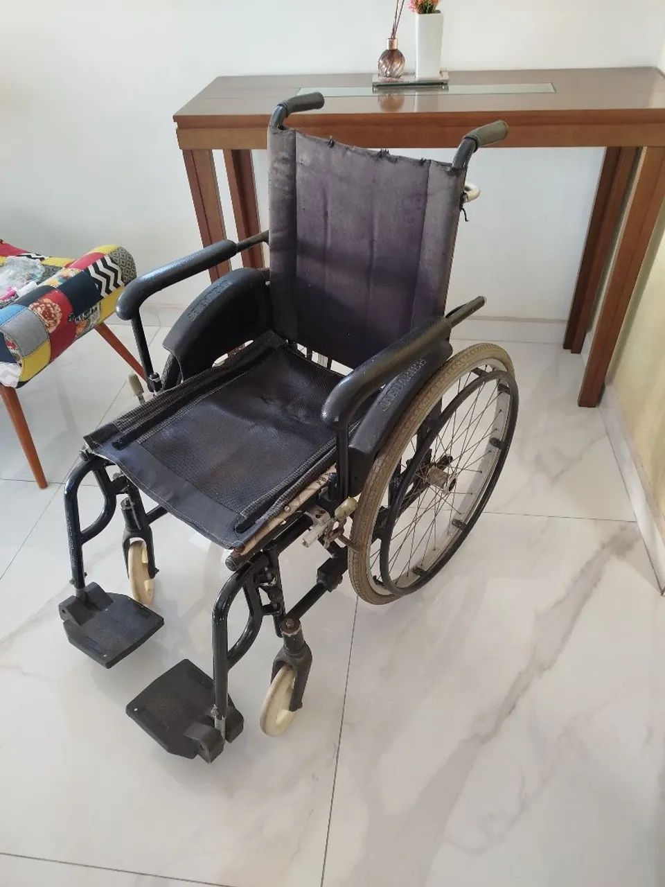 Cadeira de rodas grande 