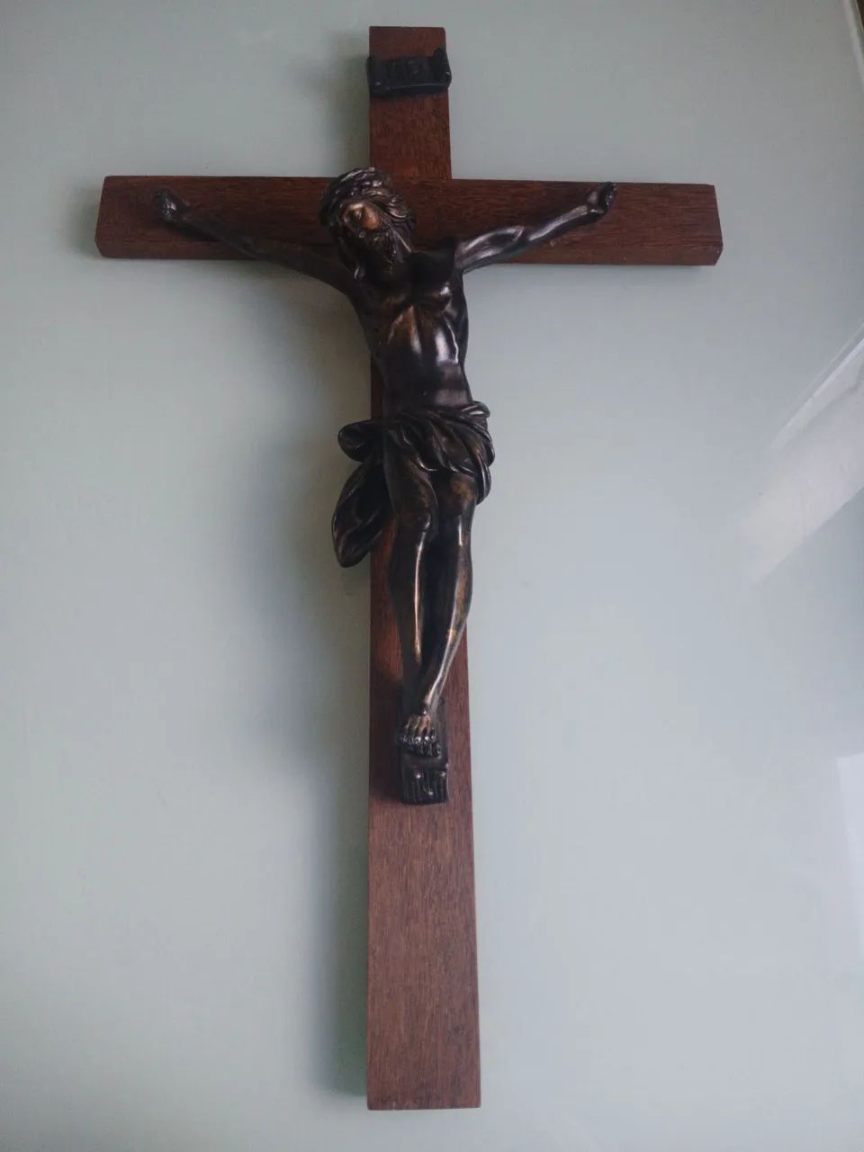Crucifixo de Madeira Maciça Parede com Cristo em Metal