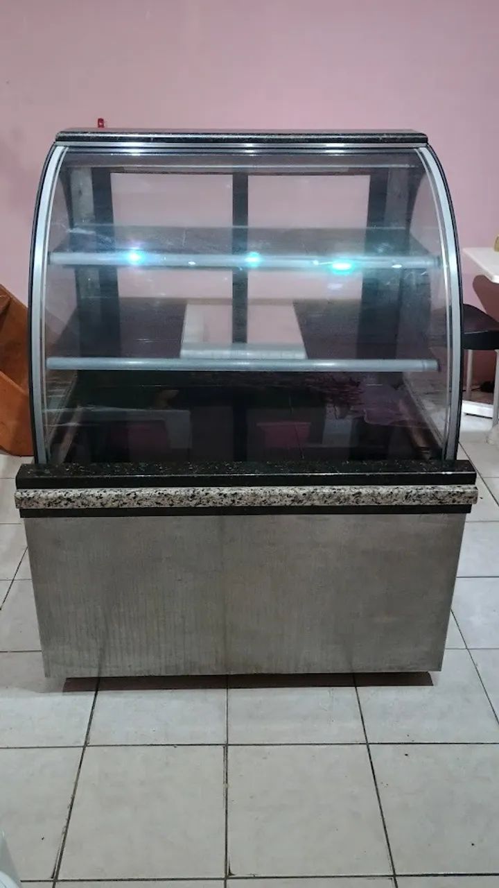 Expositor Refrigerado para Bolos Tortas Confeitaria Padaria - Foto 2