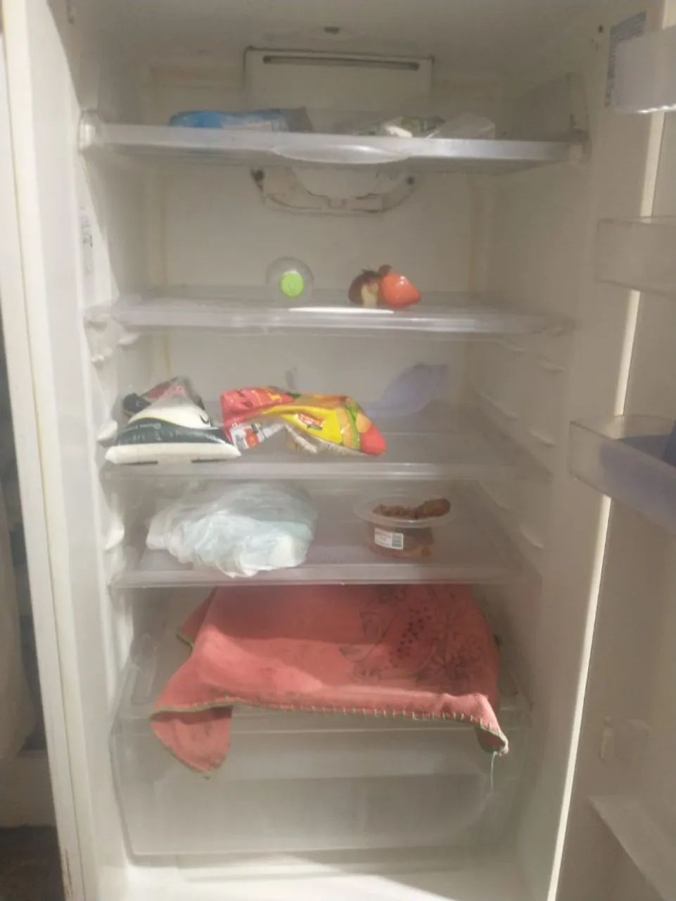 Vende se uma geladeira valor 500 - Foto 4