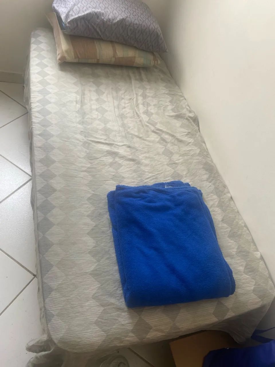 Cama de solteiro com mais uma cama