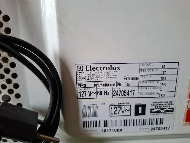 microondas eletrolux  mf 28  18 litros funcionando - Foto 2