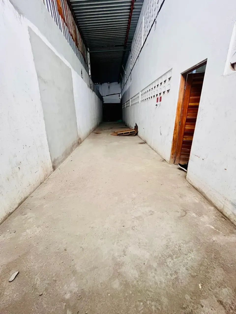 Alugo Ótimo Galpão com 440m2 no Renascer - Foto 2