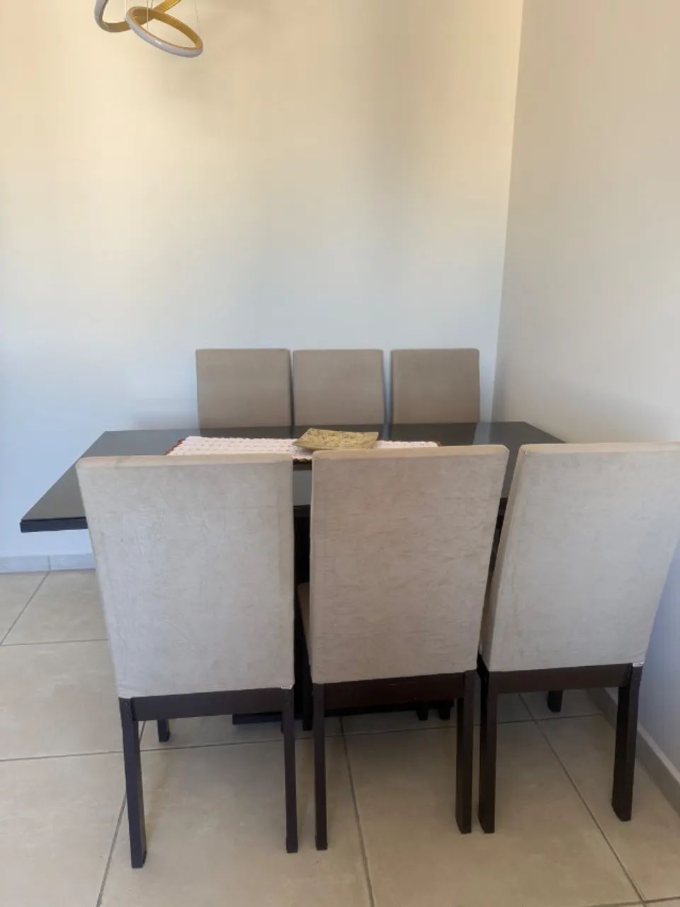 Mesa de jantar retangular em