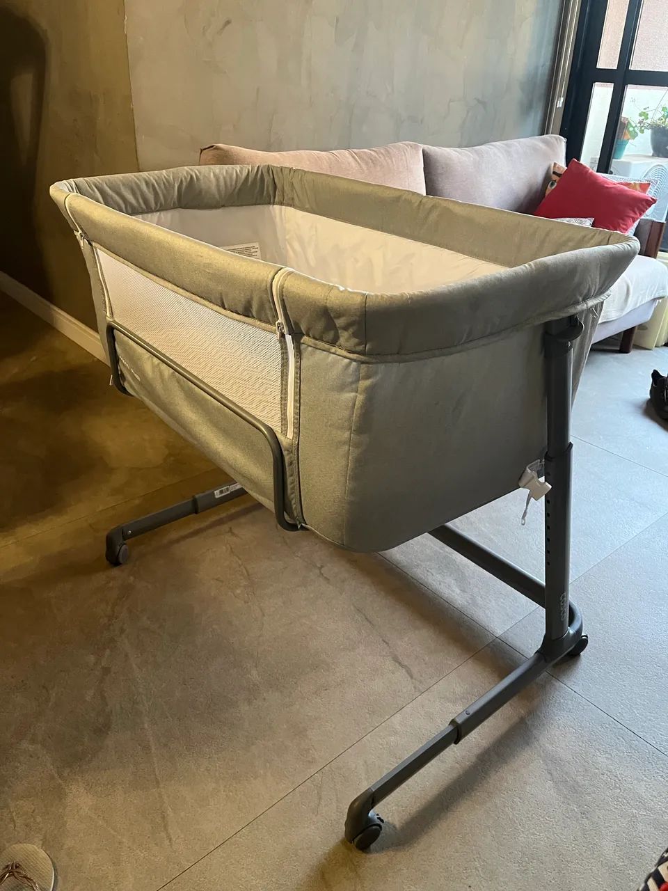 Berço co-bed Cosco modelo pluggy, portátil novo - Foto 5