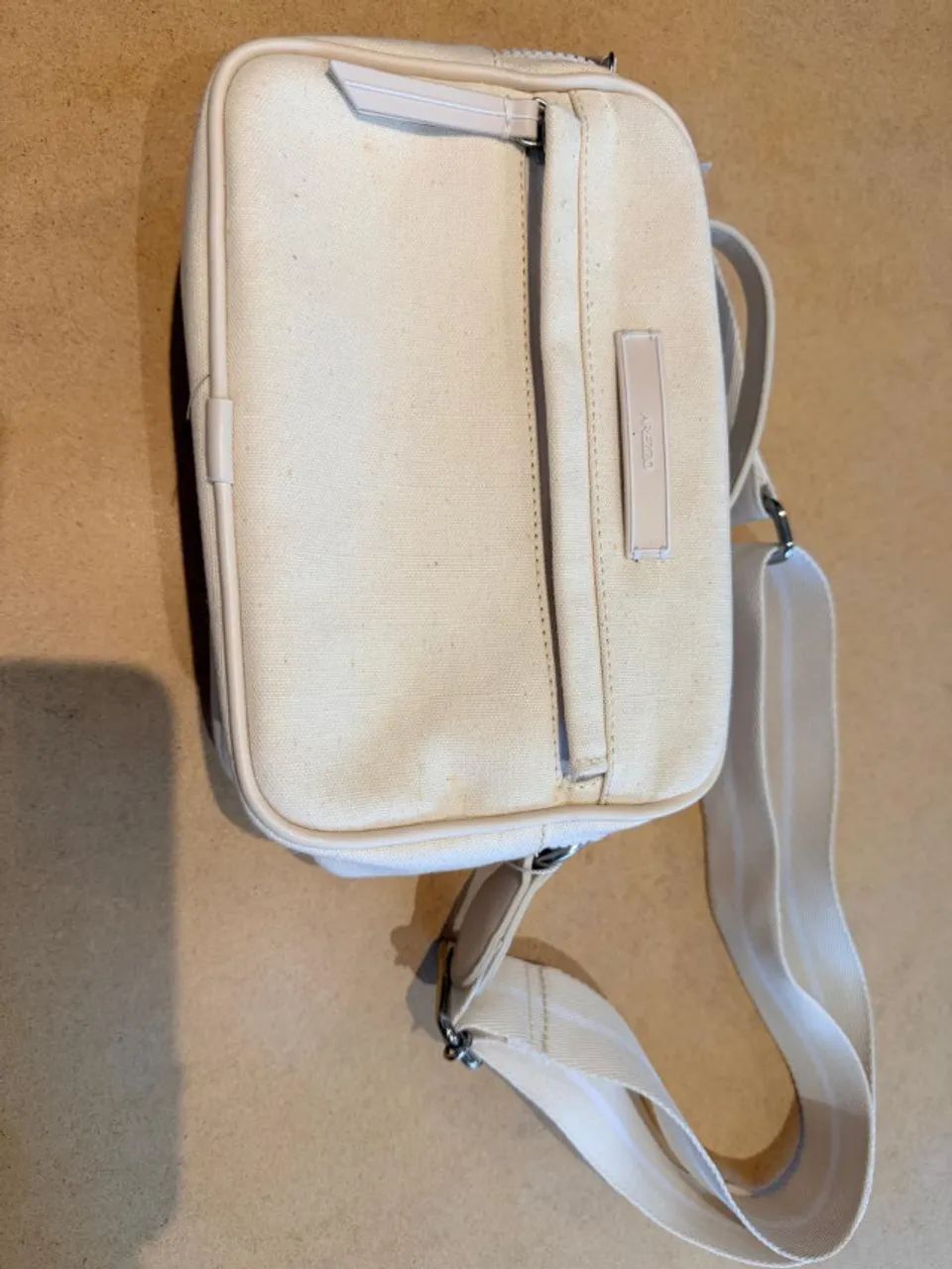 Bolsa Arezzo bege de ombro - Foto 3