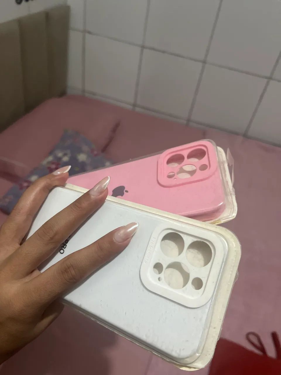 Capa protetora aveludada iPhone 13 Pro - Foto 4