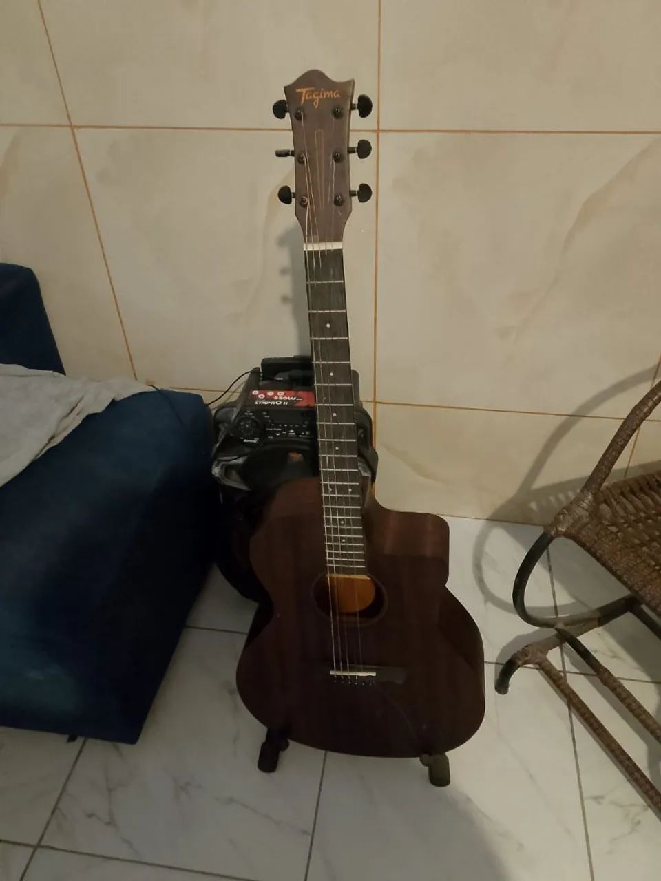 Violão Tagima, com capa e tripé - Foto 2