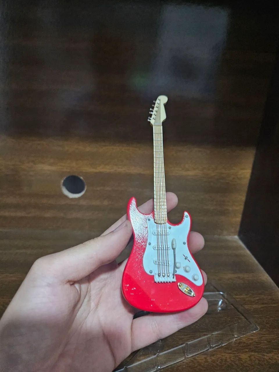 Guitarra miniatura Fender Stratocaster editora salvat