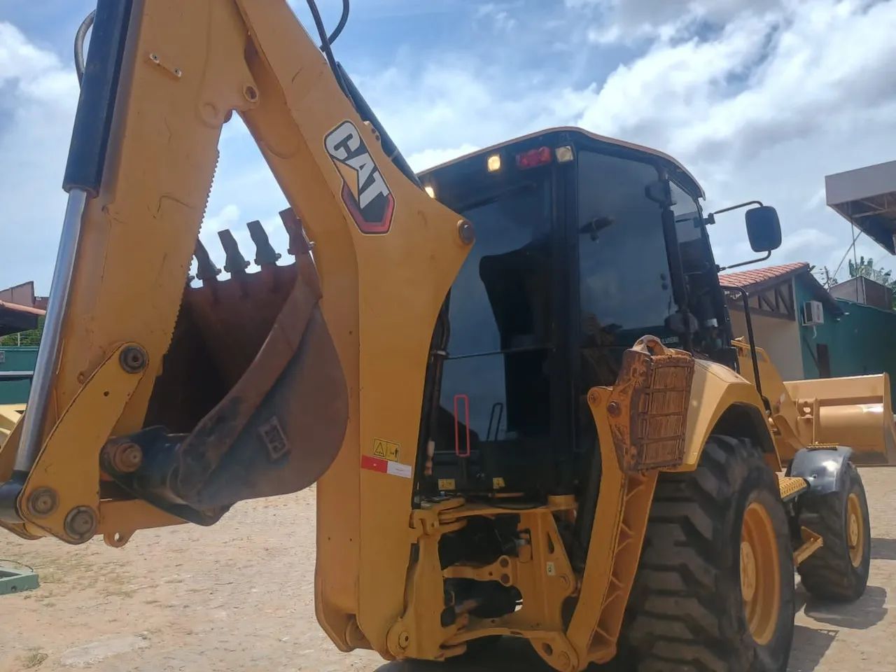 Retroescavadeira caterpillar 416 ano 2023 - Foto 3