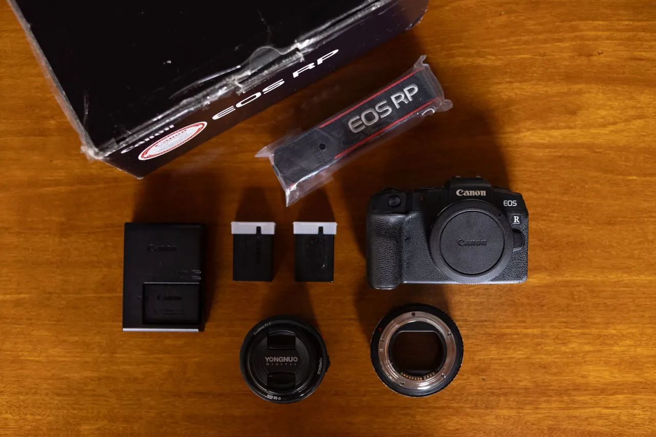 Câmera Canon RP + Adaptador + 50mm + 4 baterias originais - Câmeras e ...