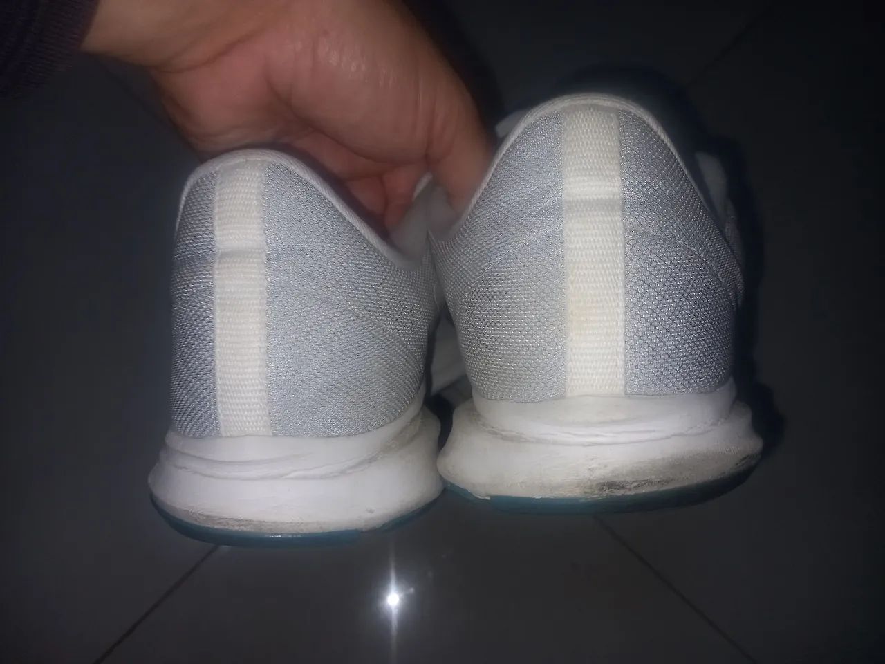 Tênis de corrida Nike tamanho 42 forma normal usada - Foto 2