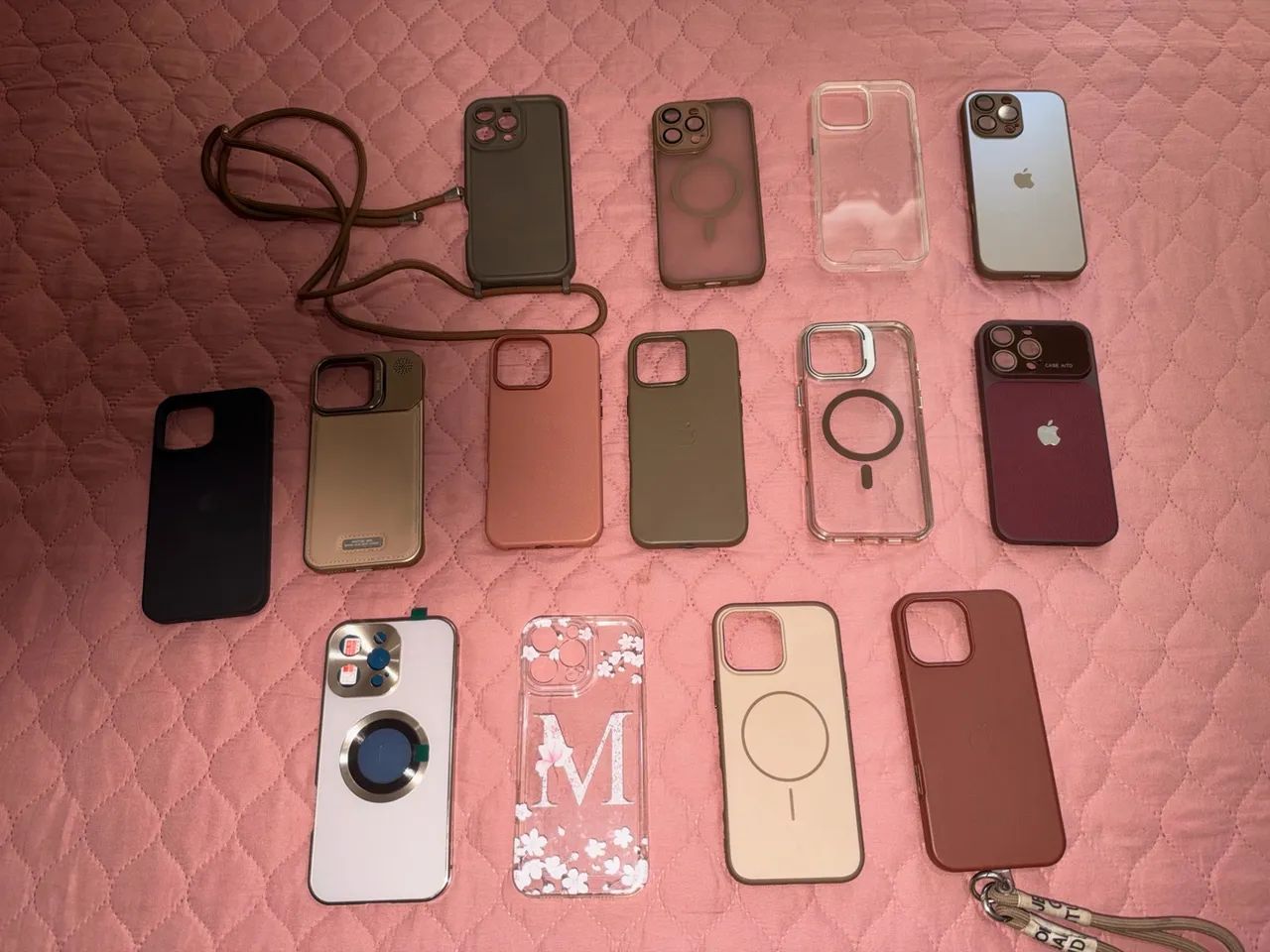 14 capinhas para iPhone 16 Pro Max ? R$ 200 o lote