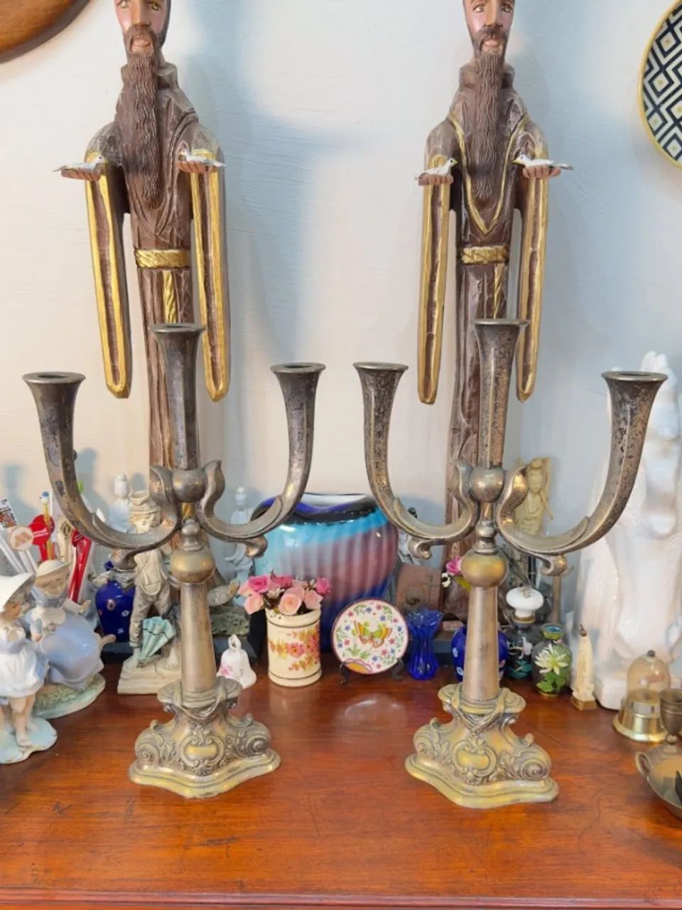 Candelabros em Metal Trabalhado
