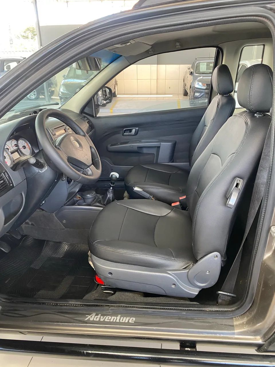 Fiat Strada Adventure 1.8/ 1.8 Locker Flex CE 2012 - Foto 3