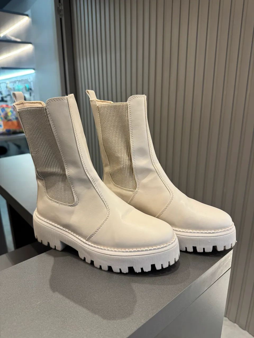 Bota / Coturno Off white - tamanho 35 - Foto 2