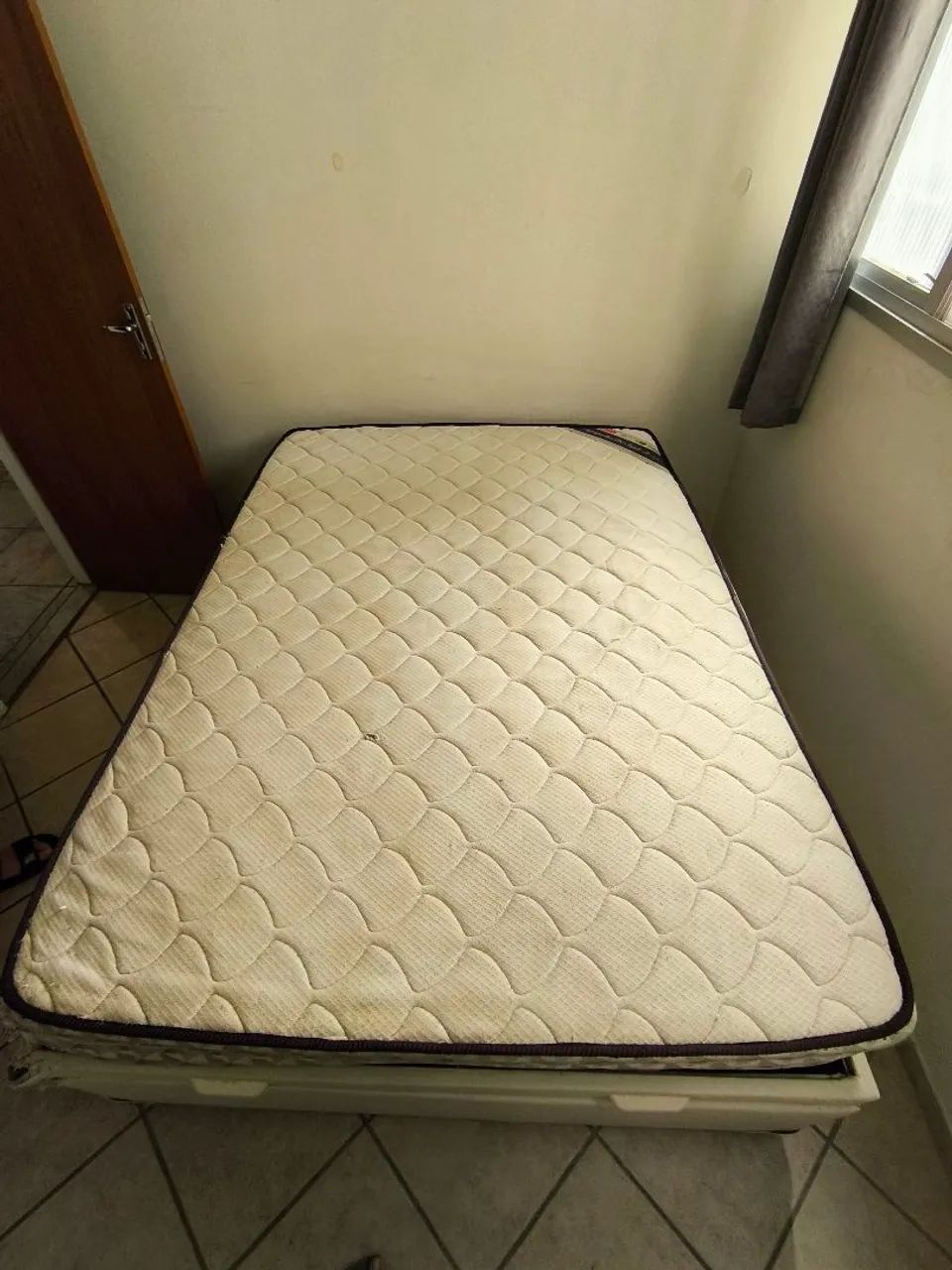 DOAÇÃO Base baú com Colchão e Roupas de Cama - Foto 3