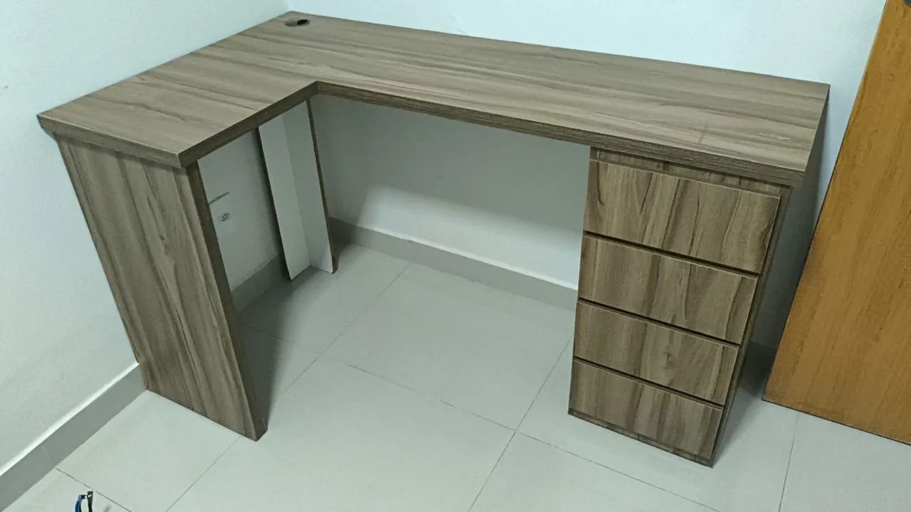 Mesa de Canto para Estudos. 