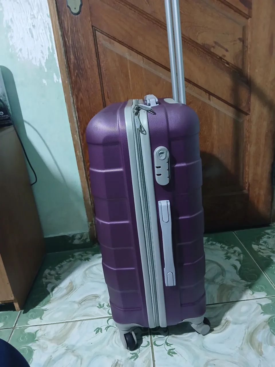 Mala de Viagem Média Roxa 4 Rodas com Cadeado - Foto 2